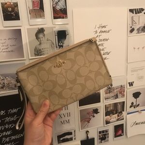 Double Corner Zip Wristlet In Signature Canvas